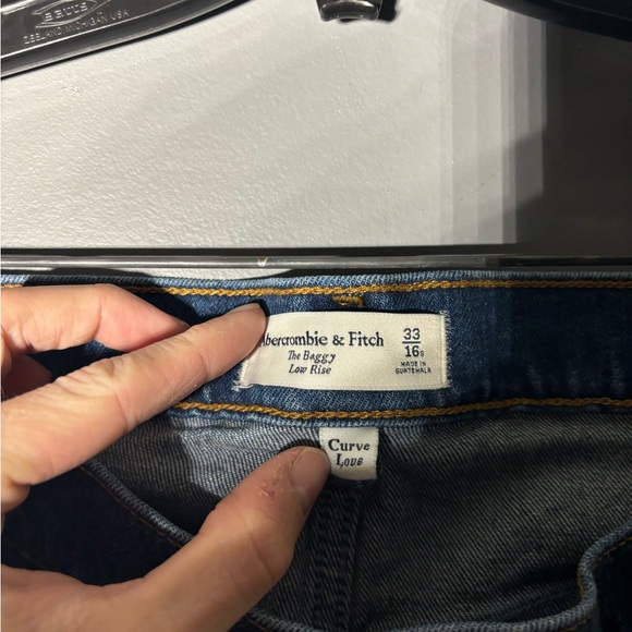Abercrombie & Fitch The Baggy Low Rise Curve Love Jeans Size 16S - Picture 4 of 5